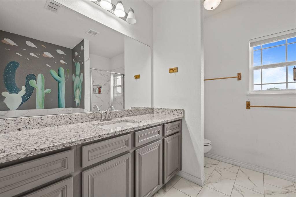 1215 River Hills Road, Stephenville, TX 76401 Primary bath