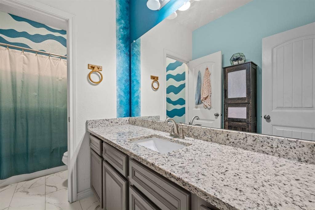 1215 River Hills Road, Stephenville, TX 76401 Second bathroom