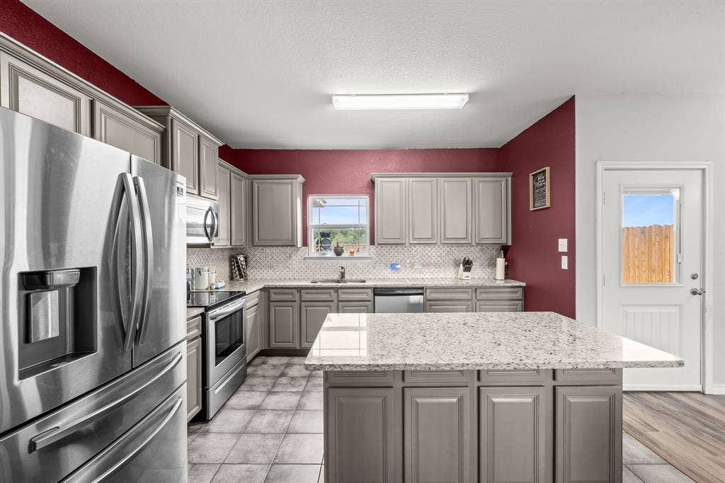 1215 River Hills Road, Stephenville, TX 76401 Kitchen with stainless appliances