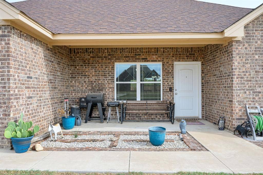 1215 River Hills Road, Stephenville, TX 76401 Covered front porch