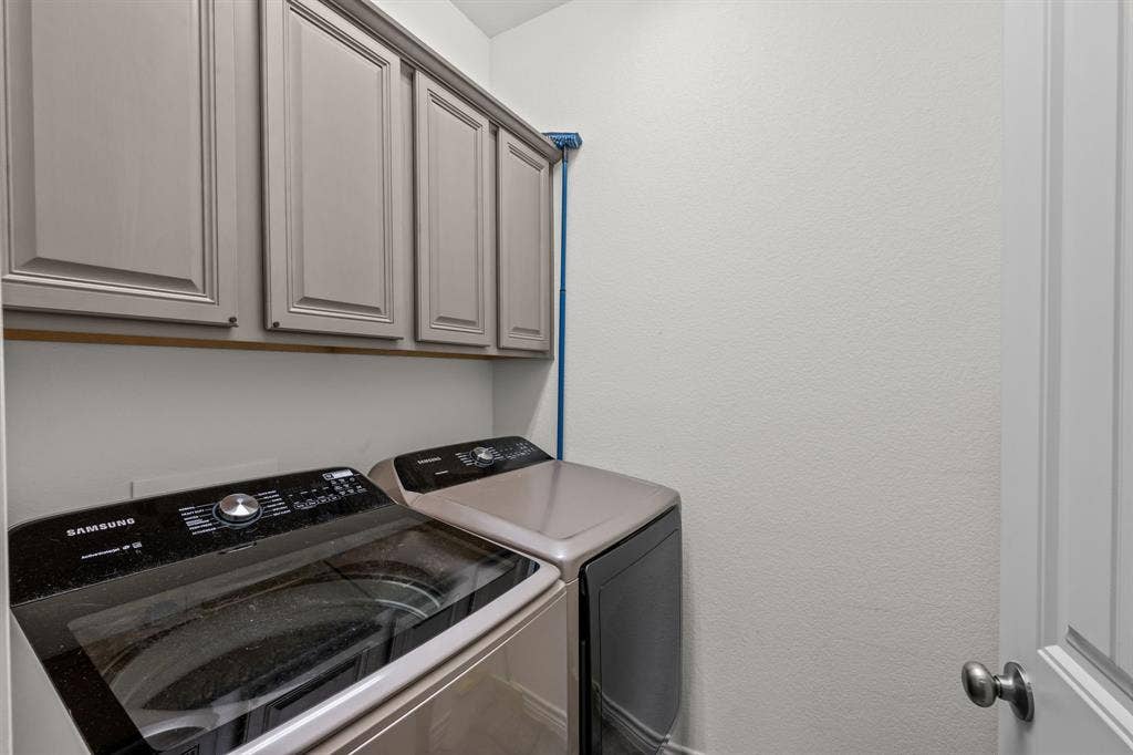 1215 River Hills Road, Stephenville, TX 76401 Laundry room