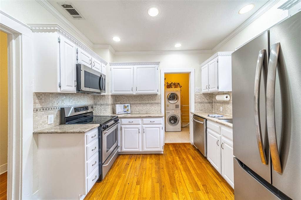 5322 Vanderbilt Ave.