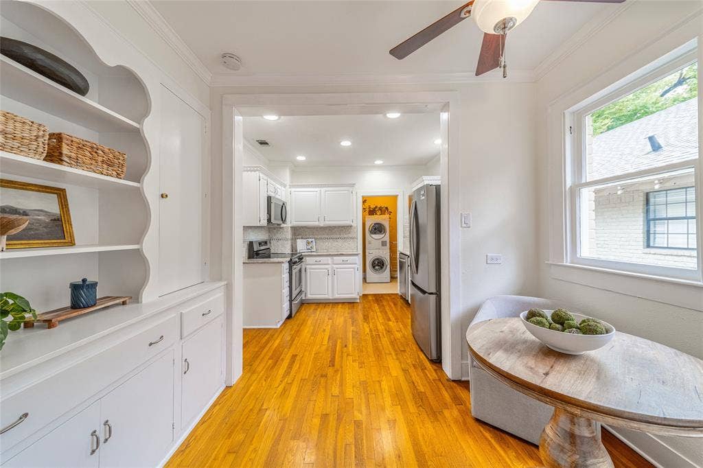 5322 Vanderbilt Ave.