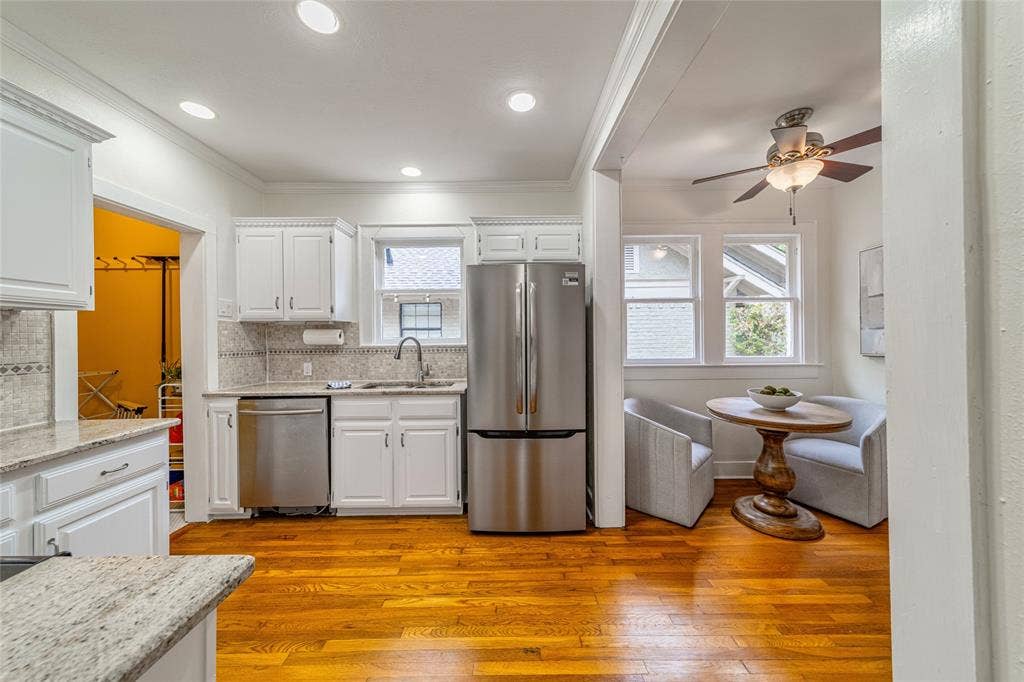 5322 Vanderbilt Ave.