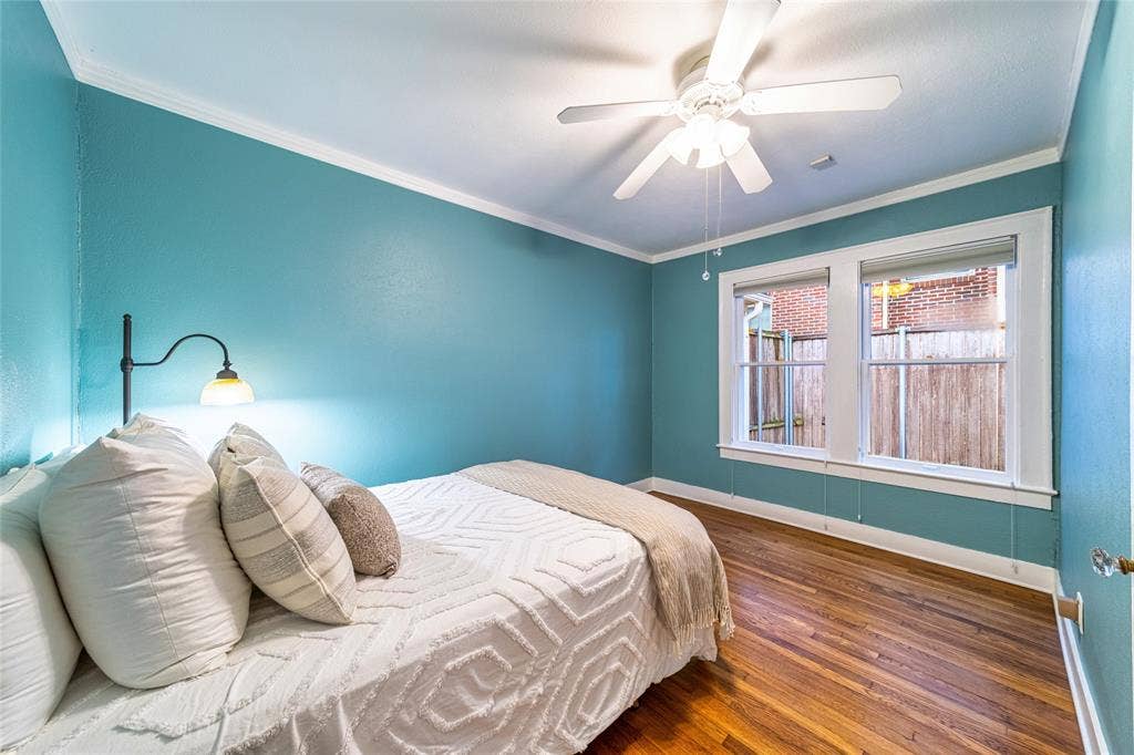 5322 Vanderbilt Ave.