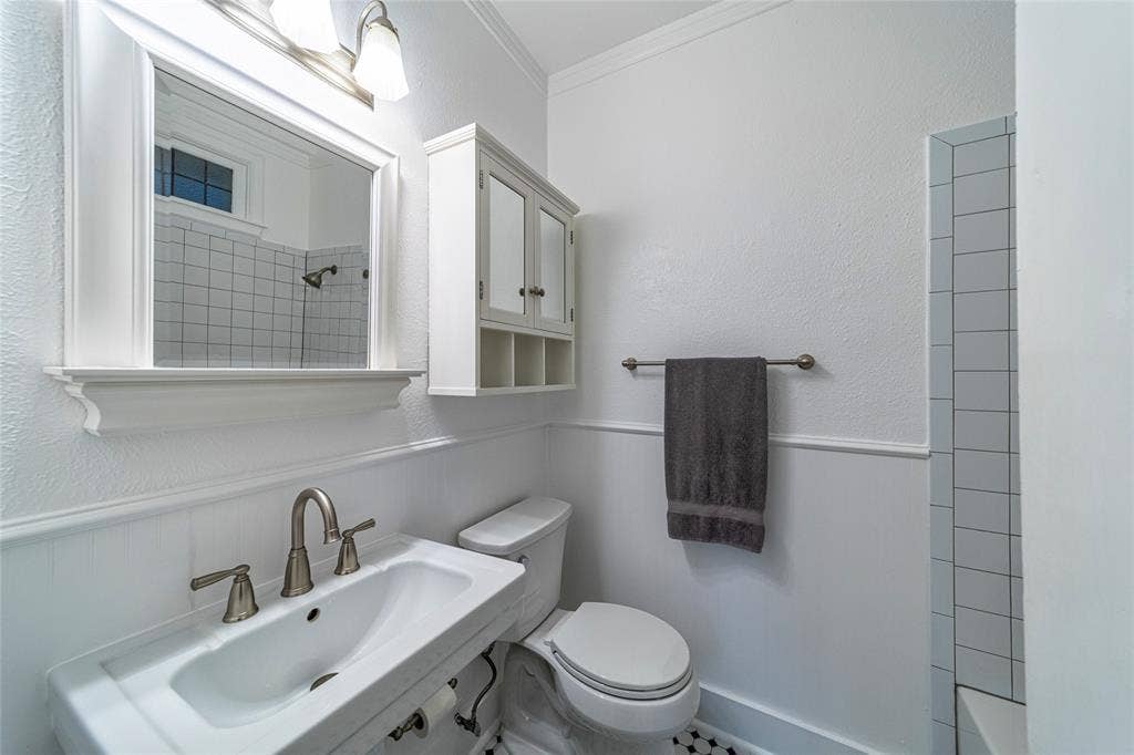 5322 Vanderbilt Ave.
