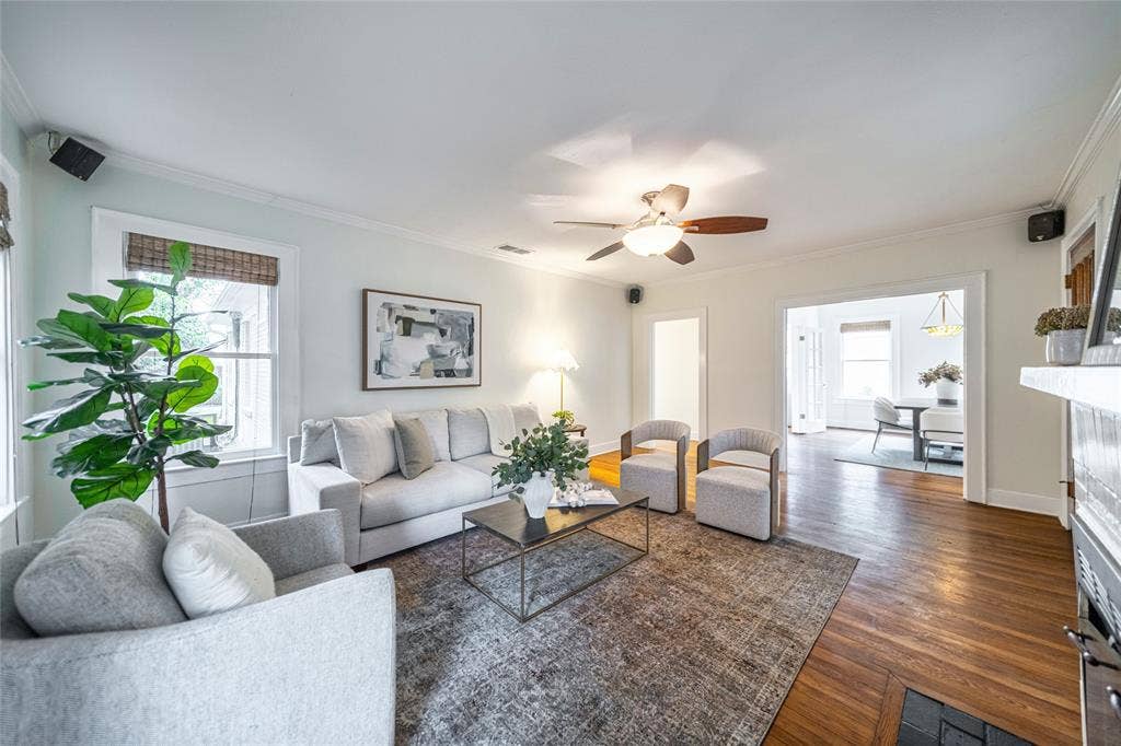 5322 Vanderbilt Ave.