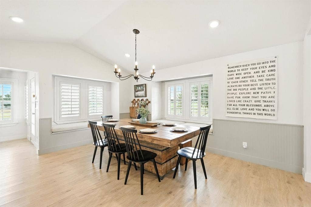 185 Quail Run Court, Decatur, TX 76234 Vaulted ceiling featuring recessed lighting