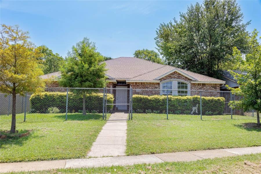 Property photo for 1304 W Mitchell Street, Arlington, TX