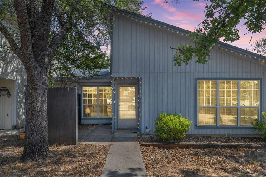 Property photo for 1217 Elm Court, Runaway Bay, TX