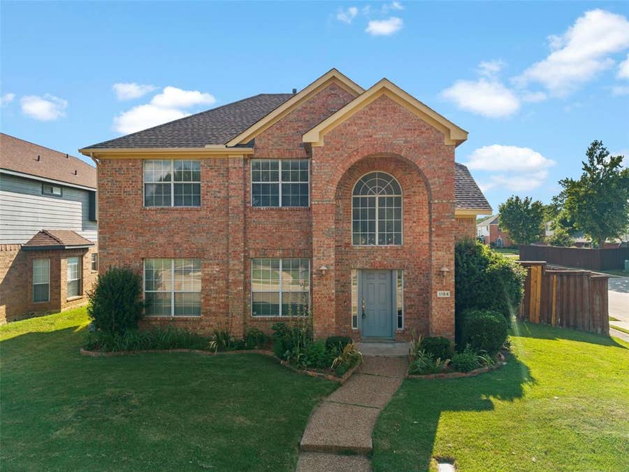 Property photo for 1184 Courtney Lane, Lewisville, TX
