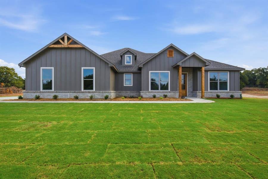 Property photo for 125 Graystone Drive, Weatherford, TX