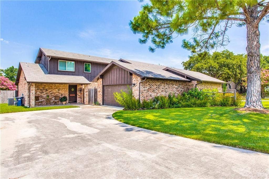 1726-1728 Stonegate Drive, Denton, TX 76205 1726-1728 Stonegate Drive, Denton, TX 76205