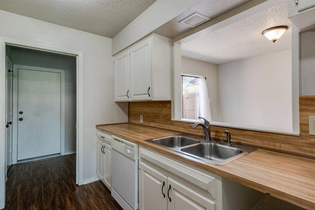 1726-1728 Stonegate Drive, Denton, TX 76205 1726-1728 Stonegate Drive, Denton, TX 76205