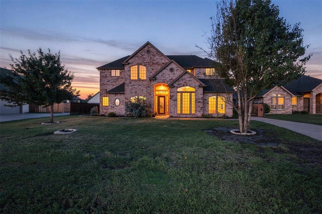 1013 Telford Trail, Crowley, TX 76036 Welcome to 1013 Telford Trail, a perfect blend of country life with close proximity to the city!