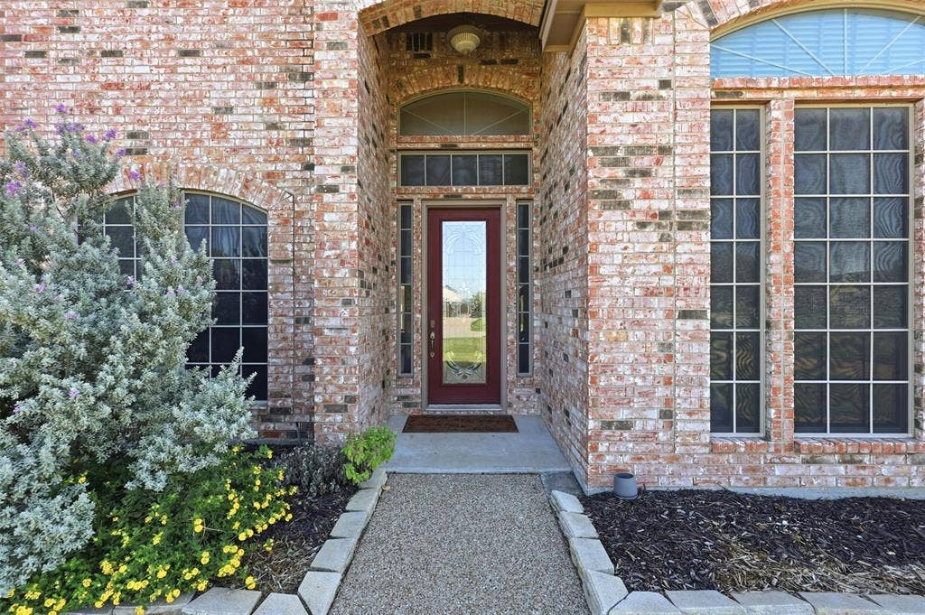 1013 Telford Trail, Crowley, TX 76036 Entryway