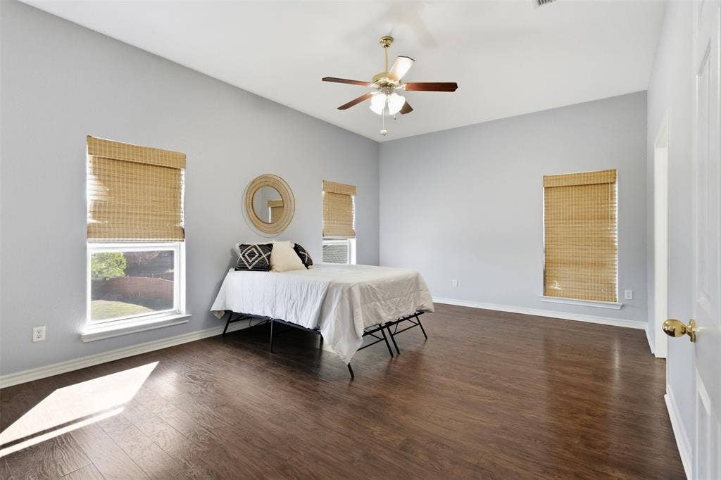 1013 Telford Trail, Crowley, TX 76036 Second upstairs primary bedroom