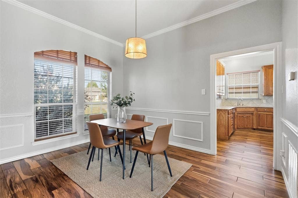 1013 Telford Trail, Crowley, TX 76036 Located right off the kitchen