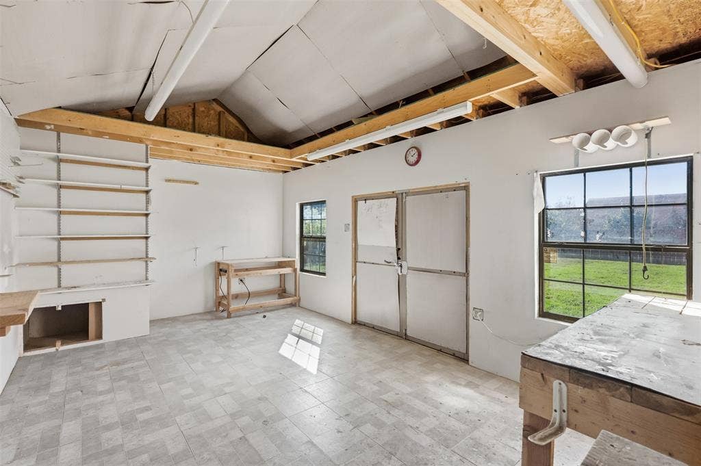 1013 Telford Trail, Crowley, TX 76036 Workshop with electricity and storage