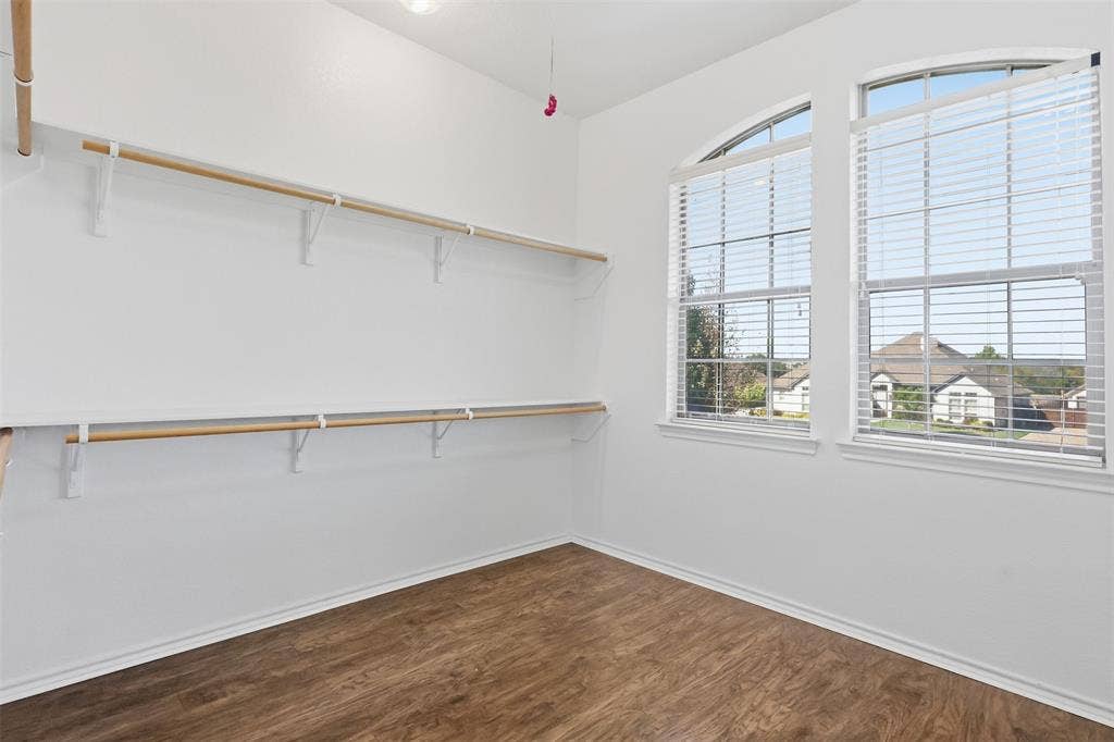 1013 Telford Trail, Crowley, TX 76036 Huge closet!
