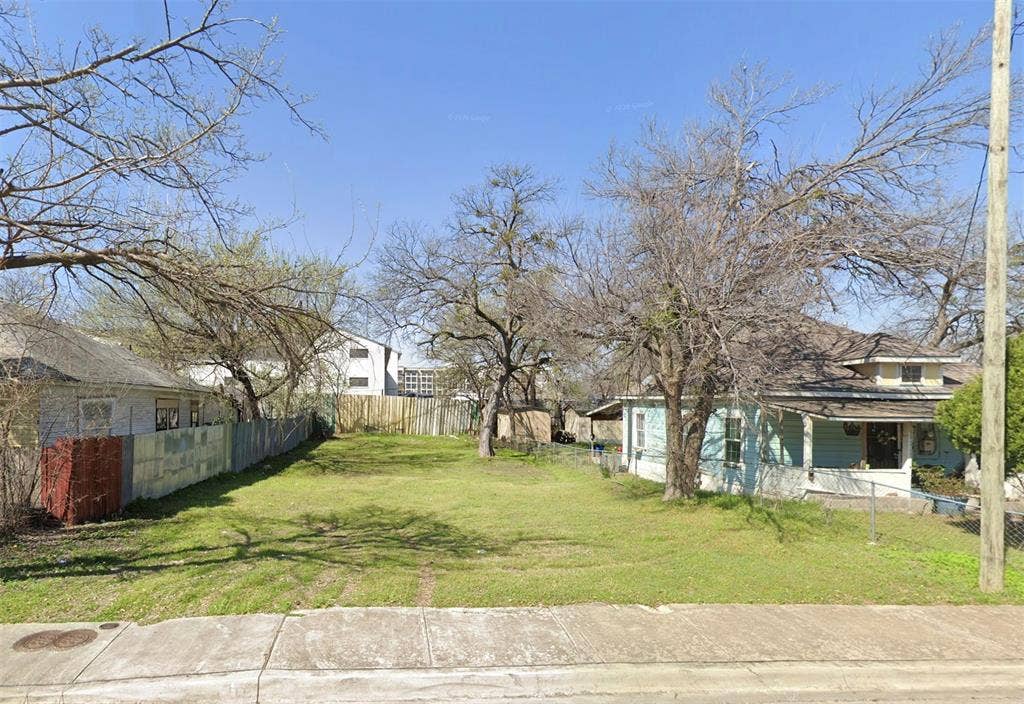 311 N Patton Avenue, Dallas, TX 75203 311 N Patton Avenue, Dallas, TX 75203