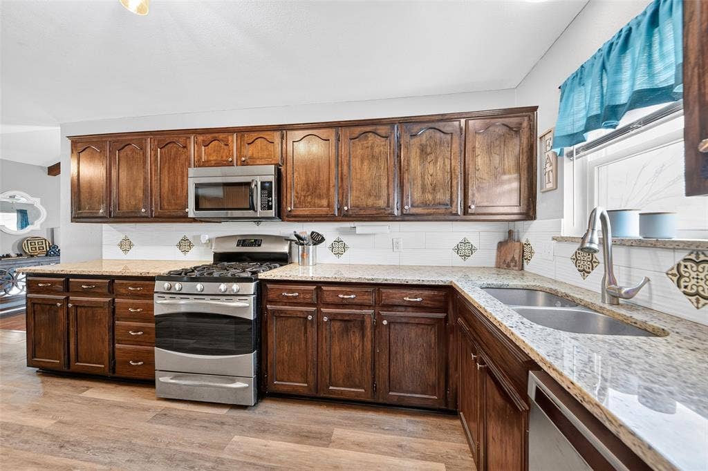 1290 County Road 3355, Paradise, TX 76073