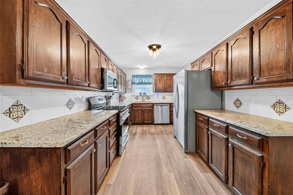 1290 County Road 3355, Paradise, TX 76073