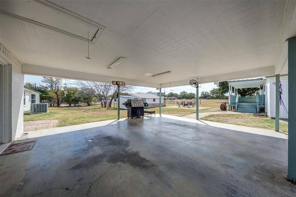1290 County Road 3355, Paradise, TX 76073