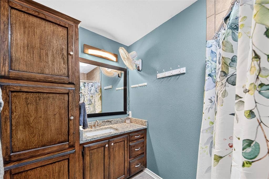 1290 County Road 3355, Paradise, TX 76073
