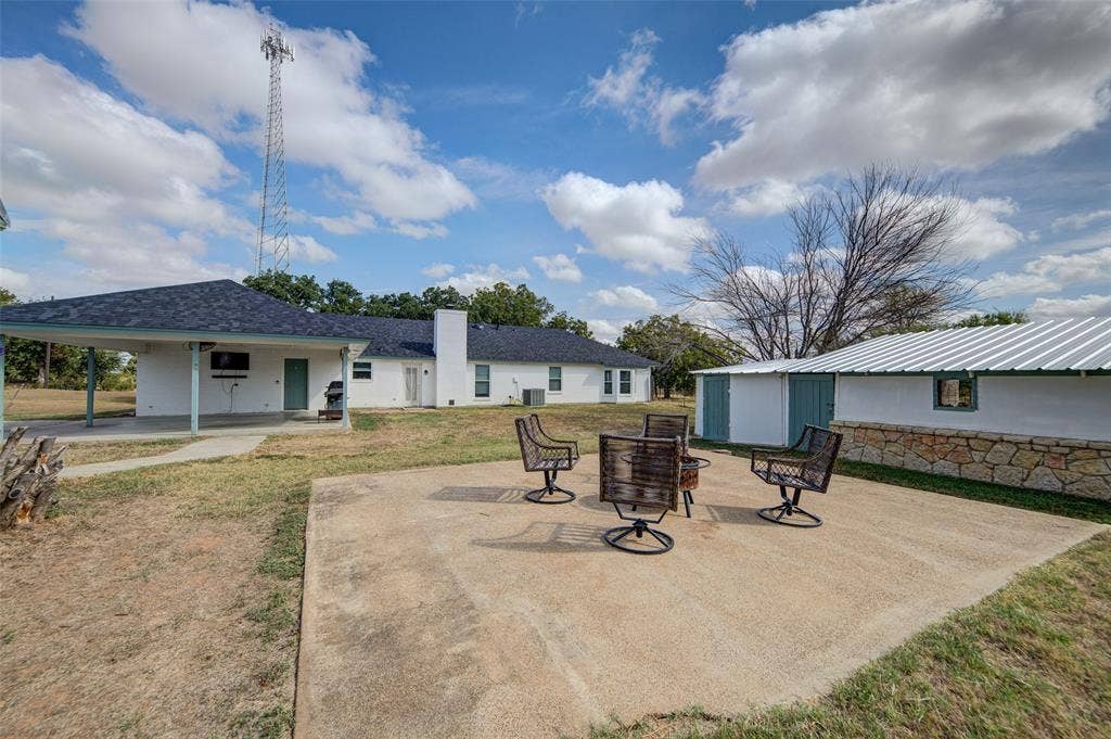 1290 County Road 3355, Paradise, TX 76073
