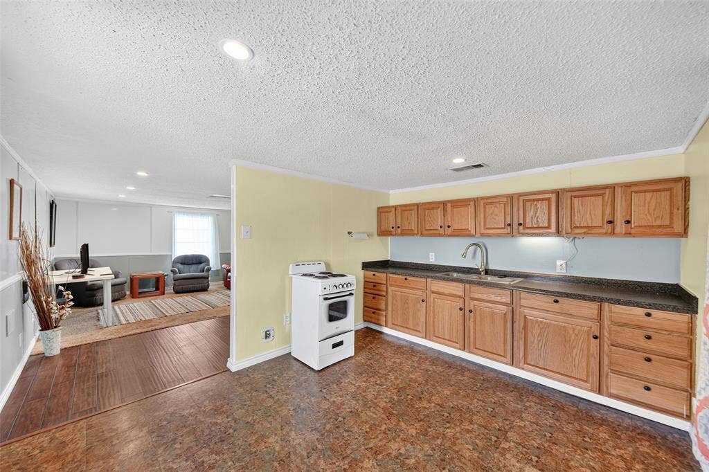1290 County Road 3355, Paradise, TX 76073