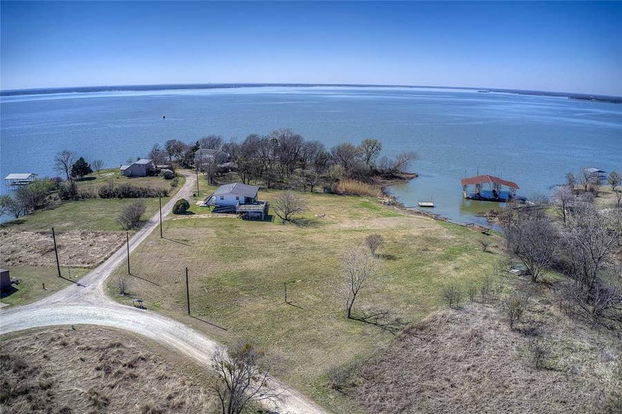 Property photo for 3892 Thunder Point Drive, Lone Oak, TX