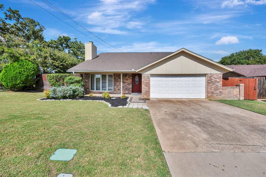 Property photo for 2101 Holt Road, Arlington, TX