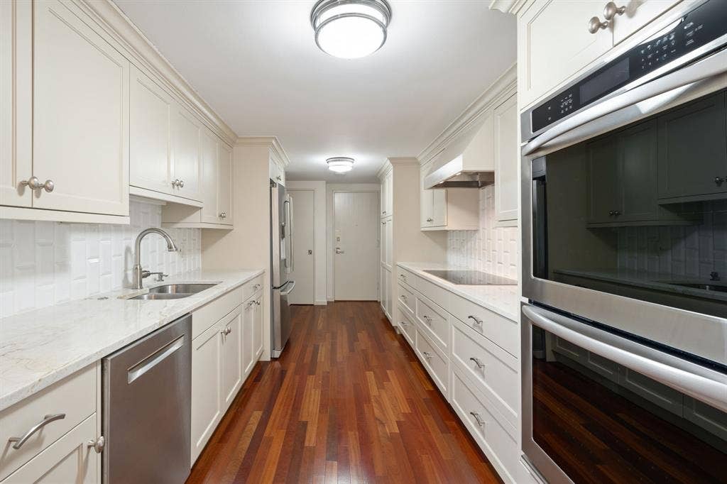 3525 Turtle Creek Boulevard, #12E, Dallas, TX 75219 Custom Cabinets