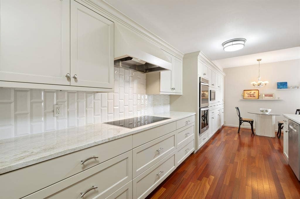 3525 Turtle Creek Boulevard, #12E, Dallas, TX 75219 Backsplash