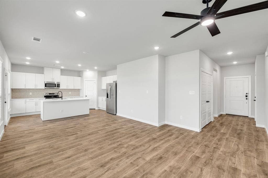 3827 Clovis Street, Midlothian, TX 76065 3827 Clovis Street, Midlothian, TX 76065