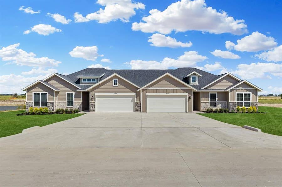 Property photo for 3827 Clovis Street, Midlothian, TX
