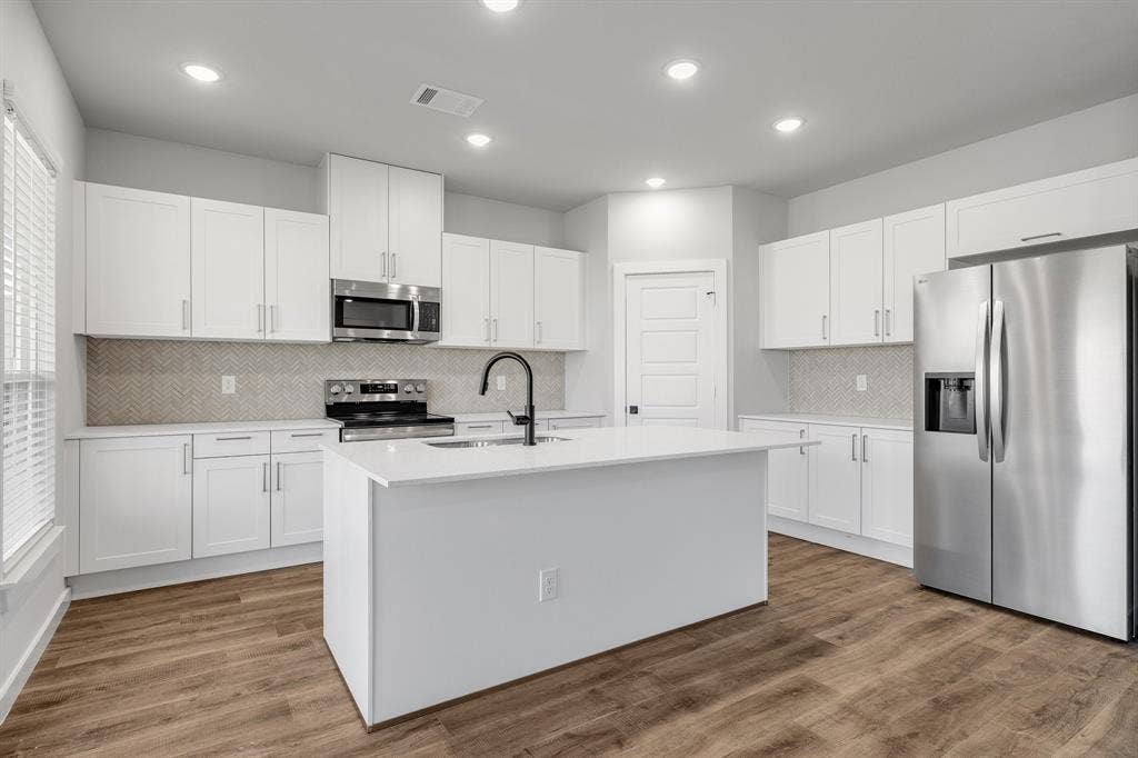 3827 Clovis Street, Midlothian, TX 76065 3827 Clovis Street, Midlothian, TX 76065