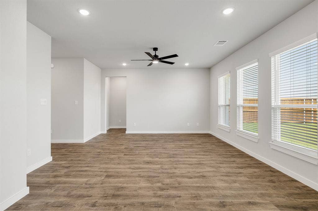 3827 Clovis Street, Midlothian, TX 76065 3827 Clovis Street, Midlothian, TX 76065