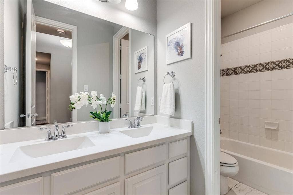 3925 Ironbark Way, McKinney, TX 75071 Hall Bath