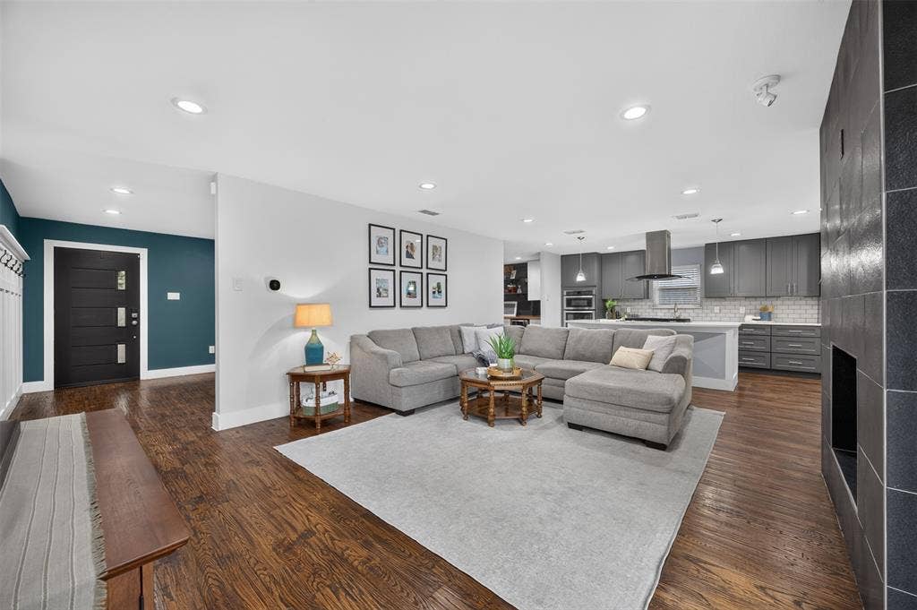 2502 Rochdale Street, Garland, TX 75040 2502 Rochdale Street, Garland, TX 75040