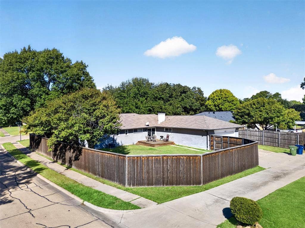 2502 Rochdale Street, Garland, TX 75040 2502 Rochdale Street, Garland, TX 75040