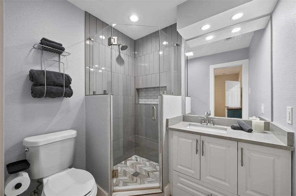 2502 Rochdale Street, Garland, TX 75040 2502 Rochdale Street, Garland, TX 75040