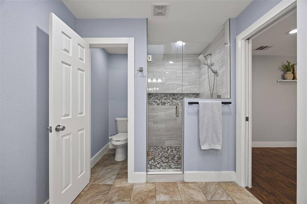 2502 Rochdale Street, Garland, TX 75040 2502 Rochdale Street, Garland, TX 75040