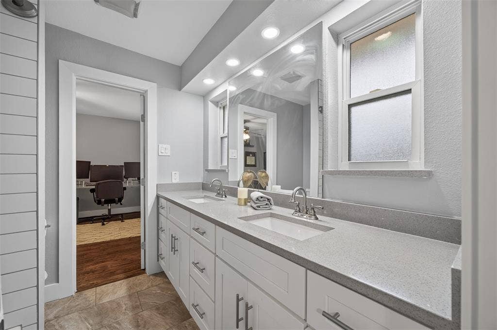 2502 Rochdale Street, Garland, TX 75040 2502 Rochdale Street, Garland, TX 75040
