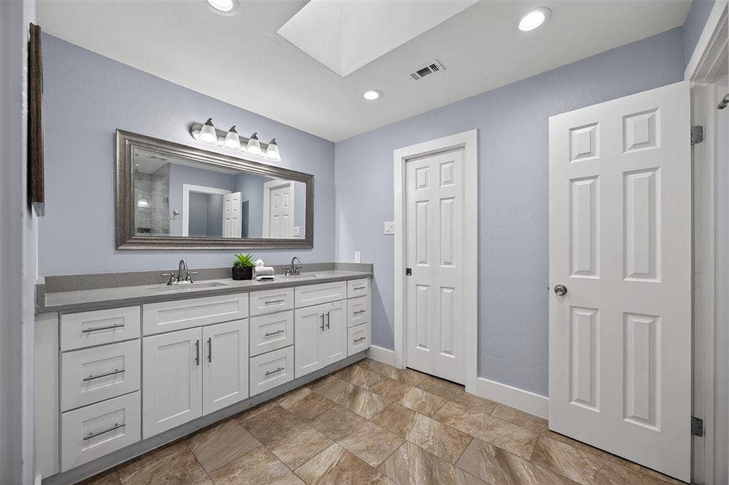 2502 Rochdale Street, Garland, TX 75040 2502 Rochdale Street, Garland, TX 75040