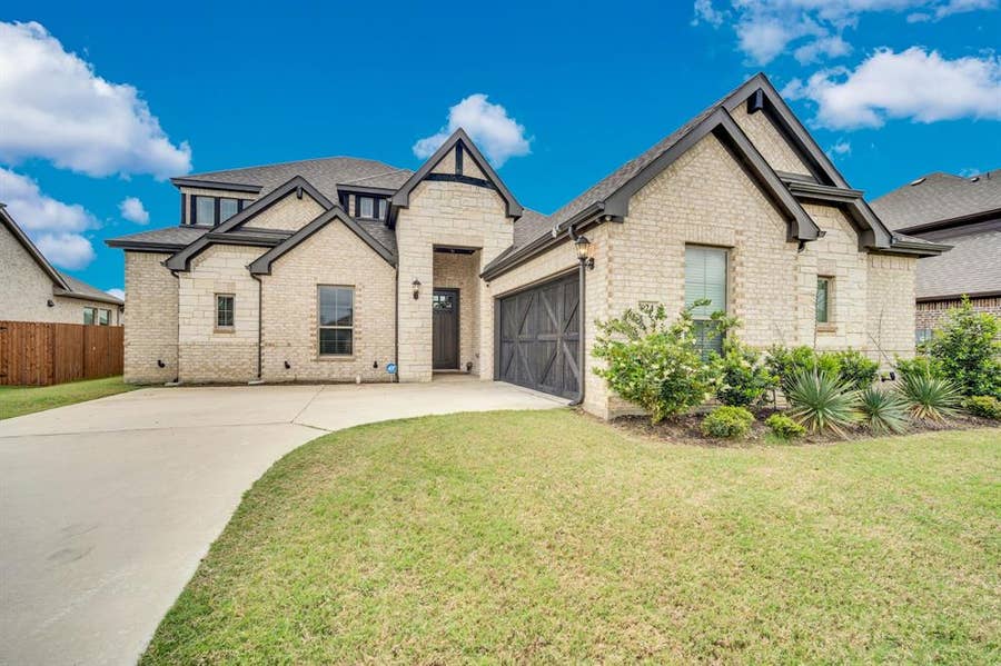 Property photo for 624 Sirius Lane, Waxahachie, TX