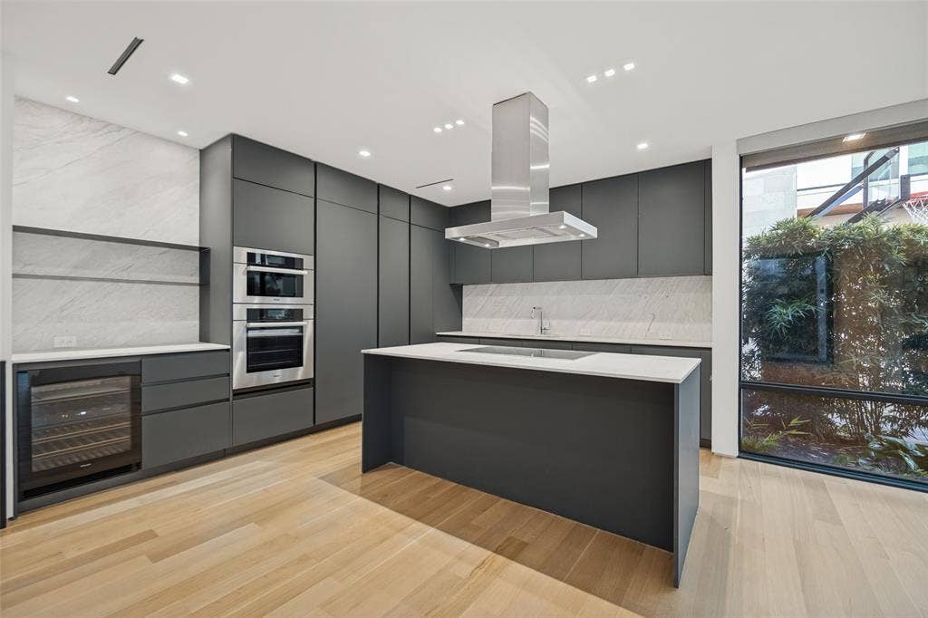 3515 Edgewater Street, Dallas, TX 75205 3515 Edgewater Street, Dallas, TX 75205