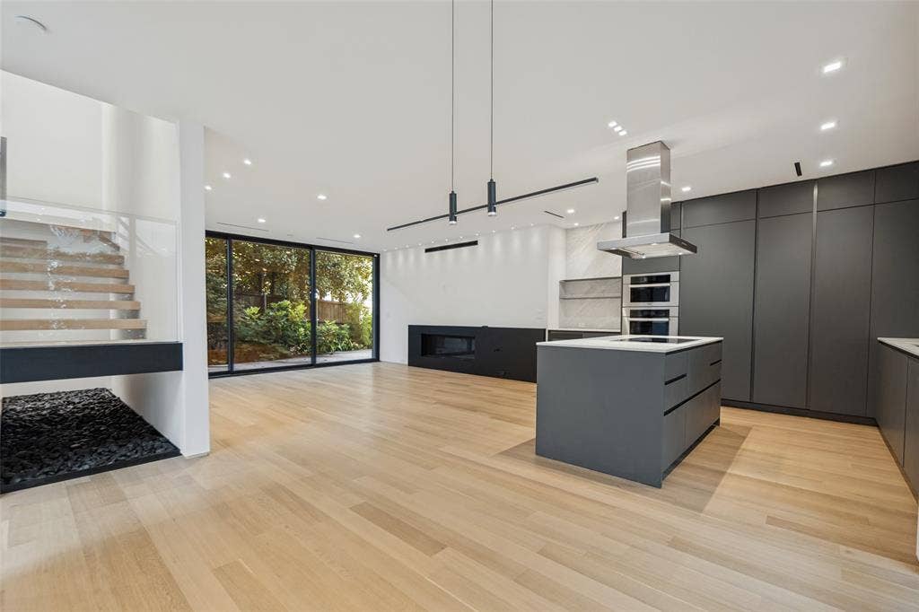 3515 Edgewater Street, Dallas, TX 75205 3515 Edgewater Street, Dallas, TX 75205