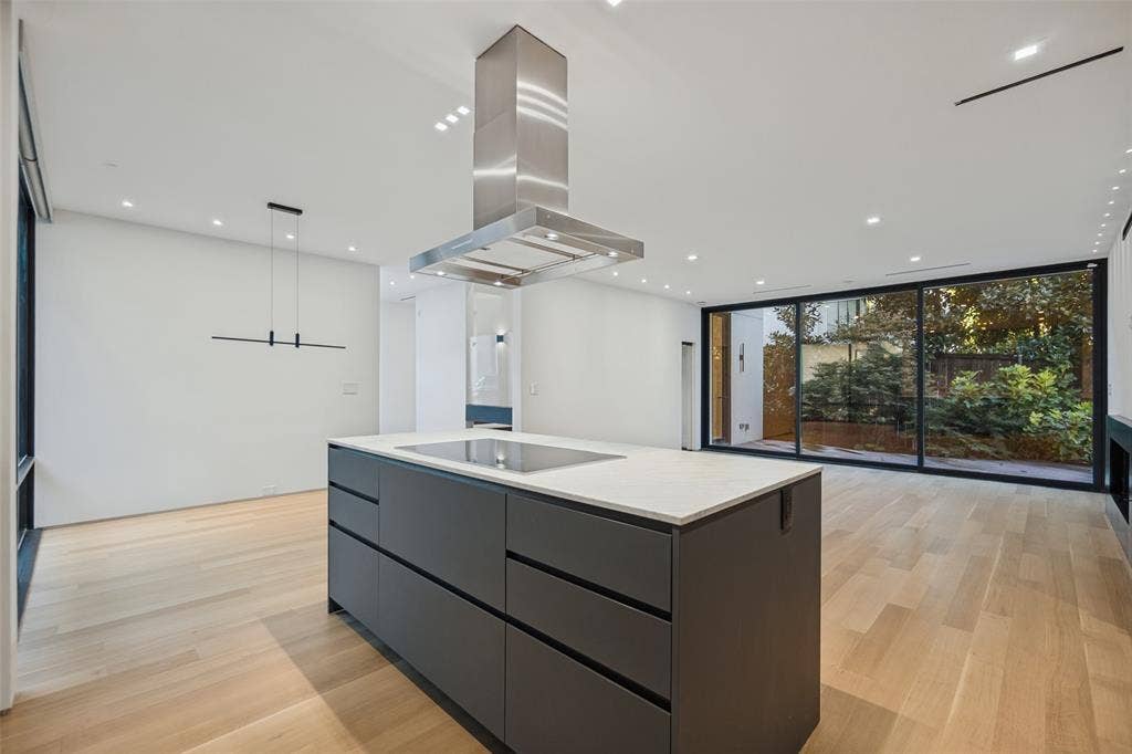 3515 Edgewater Street, Dallas, TX 75205 3515 Edgewater Street, Dallas, TX 75205
